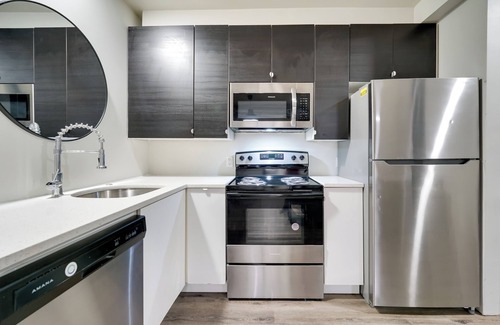 Detroit Apartment | < 1 Mi to Wayne State University: Modern Apartment