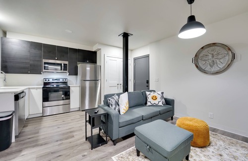 Detroit Apartment | < 1 Mi to Wayne State University: Modern Apartment
