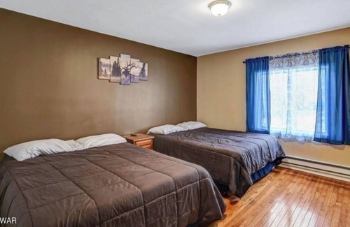 Lackawaxen House | 1 mile to BEACH & POOL and Masthope amenities
