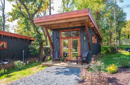 West Jefferson Cabin | 1 Mile to Downtown West Jefferson! Camping Cabin #3