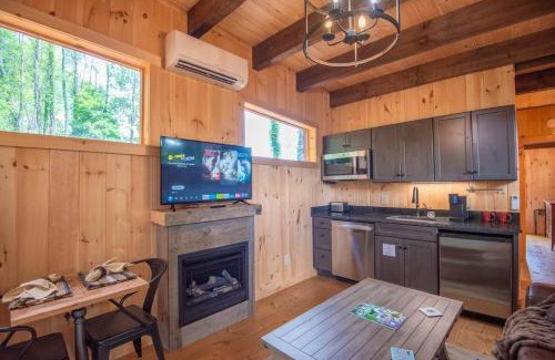 West Jefferson House | 1 Mile to Downtown West Jefferson Camping Cabin #7