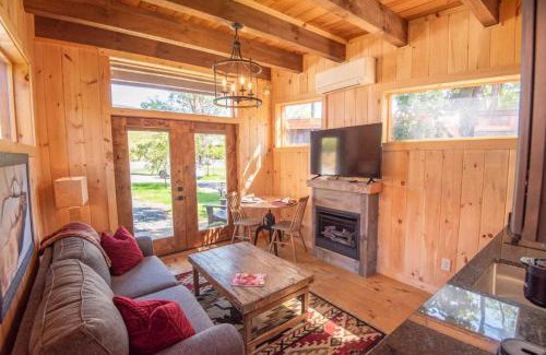 West Jefferson House | 1 Mile to Downtown West Jefferson! Camping Cabin #3