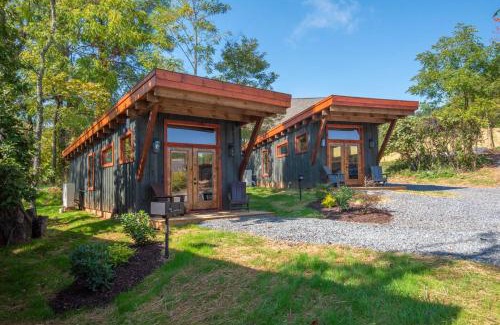 West Jefferson House | 1 Mile to Downtown West Jefferson! Camping Cabin #3