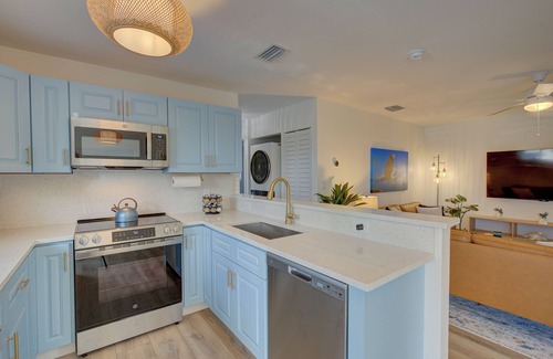 Dunedin Condo | 1 Mile To Honeymoon Island Beach Gear Included Free Pass To Honeymoon Fast Wi-fi