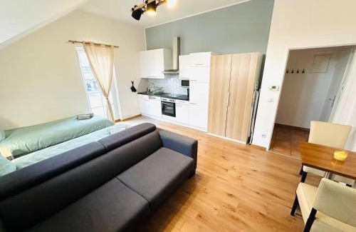 Vienna Apartment | 1 Min to Metro I Balcony I 20 Min to Inner City
