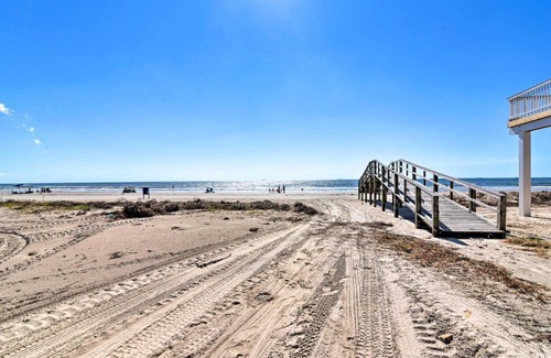 Surfside Beach House | 1 Min Walk to Beach A Surfside Beach Favorite!