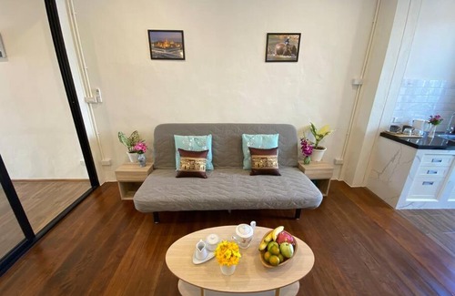 Bang Na Apartment | 1 min walk to BTS, 3 Bed 3 Bath, Entire House