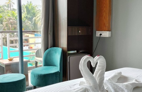 Morjim Hotel | 1 min walk to the morjim beach