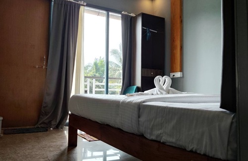 Morjim Hotel | 1 min walk to the morjim beach