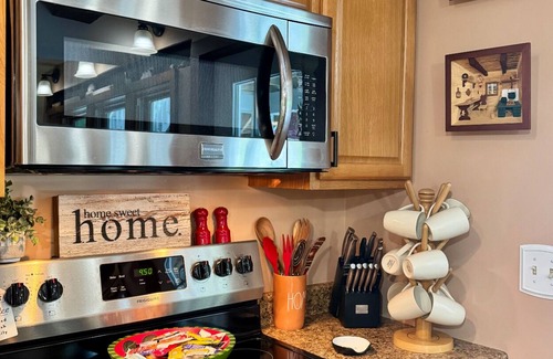 Mount Pocono House | 1 minute driving away from casino. pet’s friendly, close to everything