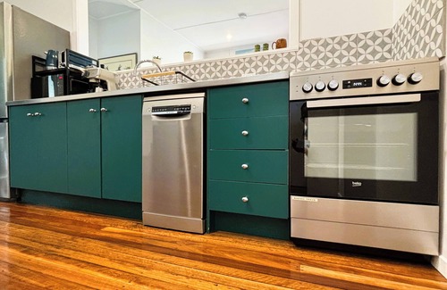North Coast Apartment | 1 Minute Walk to the Beach - Beachside paradise in Arrawarra Headland!