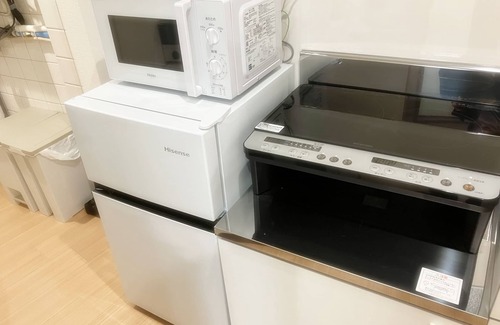 Nishi Apartment | 1 minute walk from the station in a good location! Accommodates 10 people! Rooftop BBQ available! Renovated! 3 bedrooms! 7 minutes to USJ! It takes 10 minutes to Namba by train! WIFI available