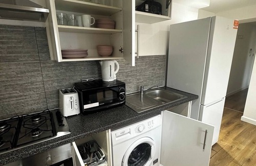 Somers Town Apartment | 1 minute walk to tube station