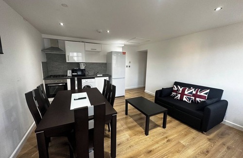 Somers Town Apartment | 1 minute walk to tube station