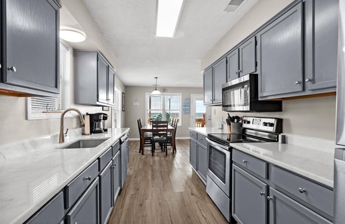 Myrtle Beach House | 1 minute walk to beach B2 Corner lot 5br 3ba home with Sunrise view