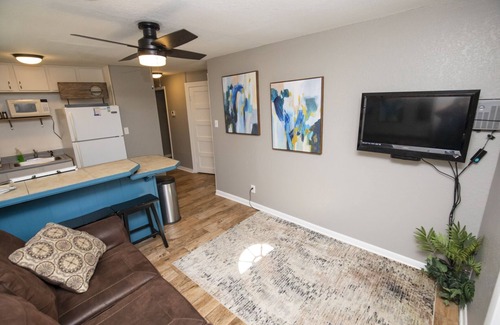 Fayetteville Cottage | 1 Minute Walk to Dickson