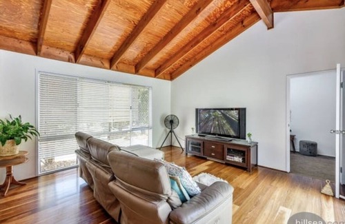 Helensvale House | 1 minutes to the thema parks to Movie World, Wet n Wild, TopGolf, OutBreak.