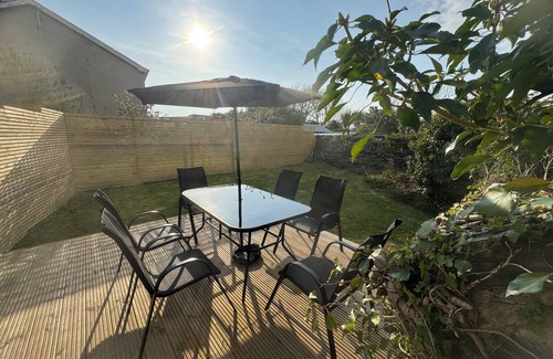 Holyhead Cottage | 1 MONA TERRACE, pet friendly, with open fire in Llanfachraeth