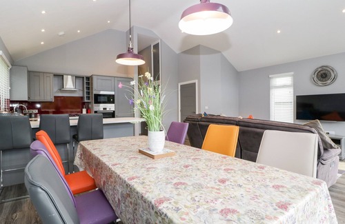Morebath Cottage | 1 OAK PARK, family friendly, with hot tub in Bampton, Devon