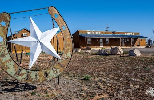 Midland House | #1-Private Cabin-Kitchenette, Breakfast, Lndry, WIFI
