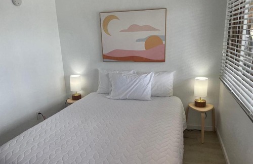 Lake City Hotel | 1 Queen Bed