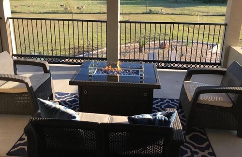 Gober House | 1 queen bed with private bathroom overlooking heated pool.