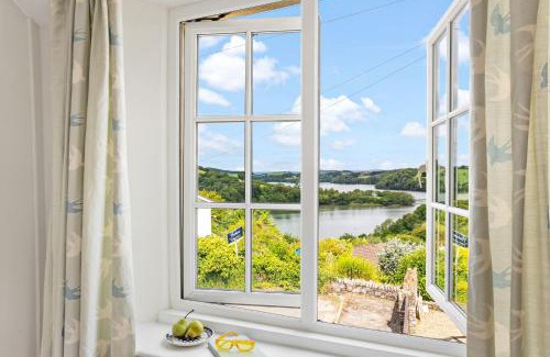 Dittisham House | 1 Rock Cottage - Beautifully Presented Cottage for Four with Wood Burner