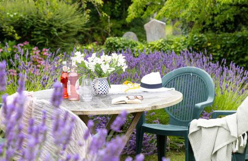 Dittisham House | 1 Rock Cottage - Beautifully Presented Cottage for Four with Wood Burner