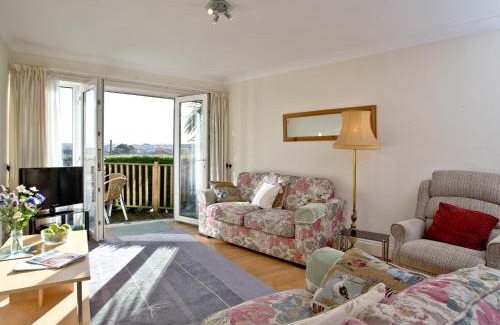 Roundham Apartment | 1 Roundham Heights
