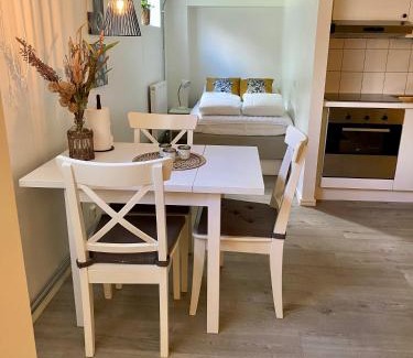 Stromstad Municipality Apartment | 1 rums-lägenheter, Gångavstånd till Strömstads Centrum
