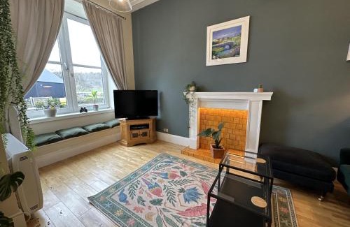 Kilmartin Apartment | 1 The Cairn Kilmartin - Beautiful Victorian Flat, Pet Friendly