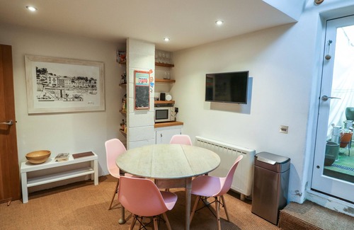 Dartmouth Cottage | 1 THE OLD BREWHOUSE, pet friendly, with a garden in Dartmouth