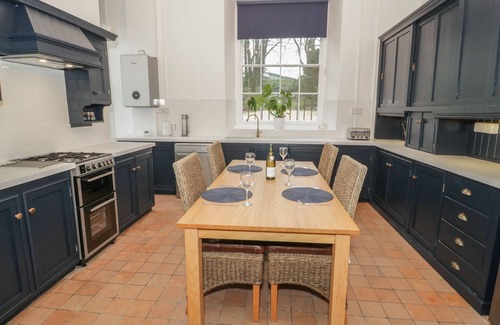 Menai Bridge Cottage | 1 TYN Y CAEAU APARTMENT, family friendly in Menai Bridge