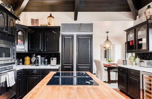 Camelhead Estates House | 10/10 Rated - 100+ Reviews. Heated Pool/Hot Tub. Pickleball Nearby. Home Office