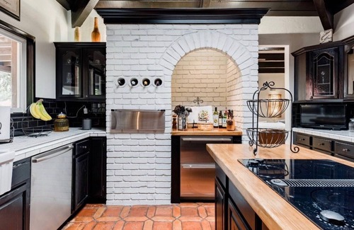 Camelhead Estates House | 10/10 Rated - 100+ Reviews. Heated Pool/Hot Tub. Pickleball Nearby. Home Office