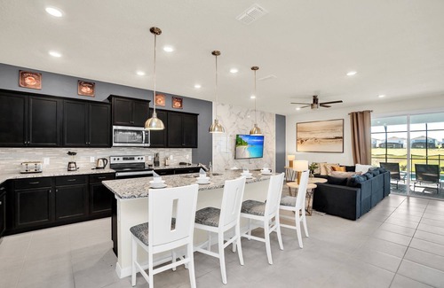 Davenport Villa | 10 BED | 8 BATH Brand NEW Villa GamesRoom & POOL 4265Lana