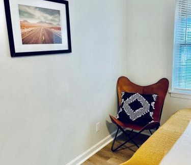 South Manchaca Apartment | 10 Beds, 2 Homes, Hot - Tub Near Downtown!