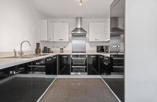 Hylands House | 10% discount on our 3-bedroom Cosy home in Hornchurch in a quiet neighbourhood.