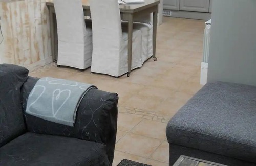 Egliseneuve-d'Entraigues House | 100 m² House ∙ 2 bedrooms ∙ 5 guests
