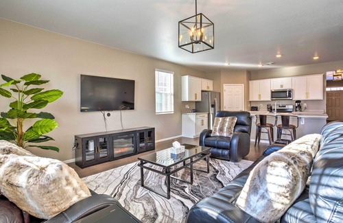 Aurora House | 10 Mi to DIA: Spacious Aurora House w/Yard!