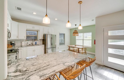 Dallas House | 10 Mi to Dtwn Dallas Home Near Lakes and Parks!