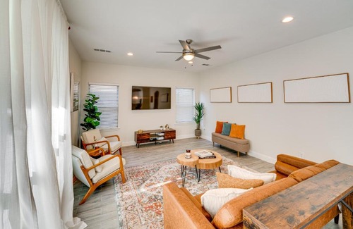 Dallas House | 10 Mi to Dtwn Dallas Home Near Lakes and Parks!