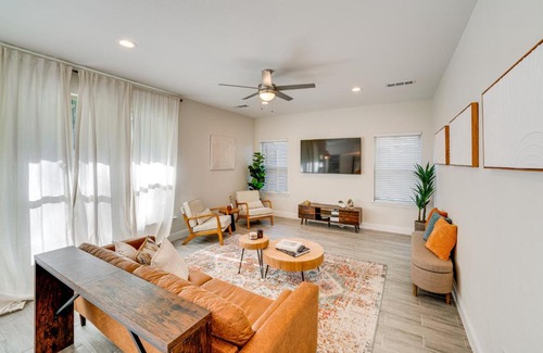 Dallas House | 10 Mi to Dtwn Dallas Home Near Lakes and Parks!