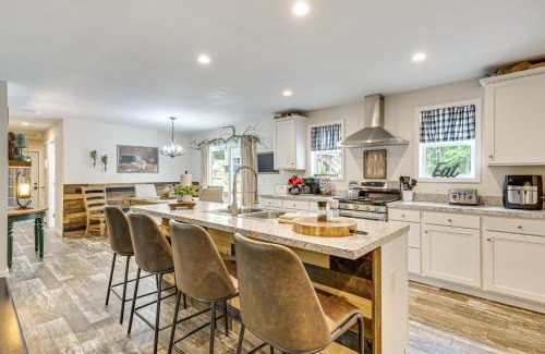 Conway House | 10 Mi to Echo Lake Wooded Escape with Grill!