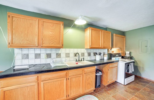 Rumely House | 10 Mi to Lake Superior: Eben Junction Townhome!