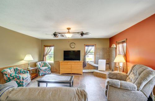 Eben Junction House | 10 Mi to Lake Superior Eben Junction Townhome!