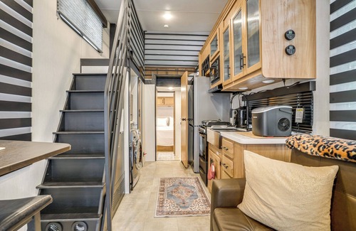 Dale City House | 10 Mi to Leesylvania & River: Sleek Mobile Home