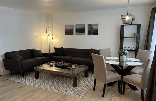 North Star Apartment | #10 Midtown 2 BR Top Floor Apt