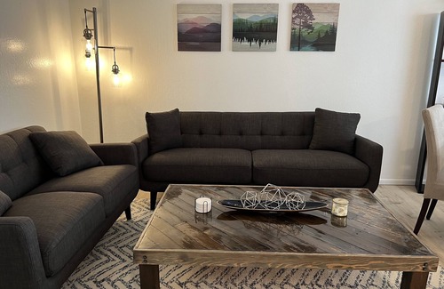 North Star Apartment | #10 Midtown 2 BR Top Floor Apt