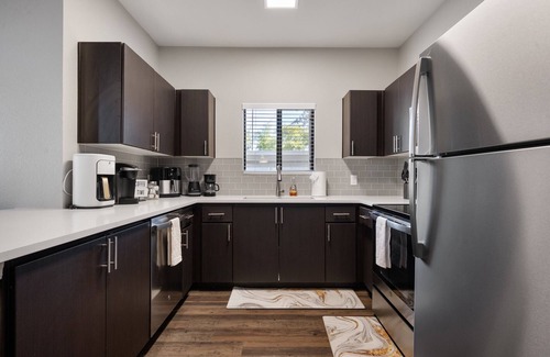 Deer Valley Apartment | 10 Miles TSCM w/pool and gym